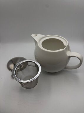 Bee House Japan White Ceramic Teapot, Infuser & Removable Lid (Missing Lid Clip)